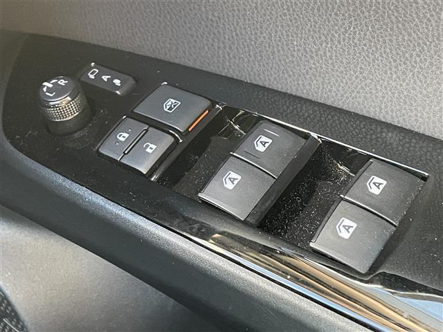 プリウス Sセーフティプラス 純正ナビ BT トヨタセーフティーセンス 衝突軽減 レーンキープ 追従クルコン Autoハイビーム LEDオートライト バックカメラ ドラレコ ビルトインETC 電動格納ミラー クリアランスソナー(24枚目)