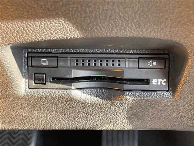 プリウス Sツーリングセレクション 純正ナビ フルセグTV バックカメラ ETC Bluetooth ステアリングスイッチ シートヒーター LEDヘッドライト フォグランプ 純正17インチアルミホイール(7枚目)