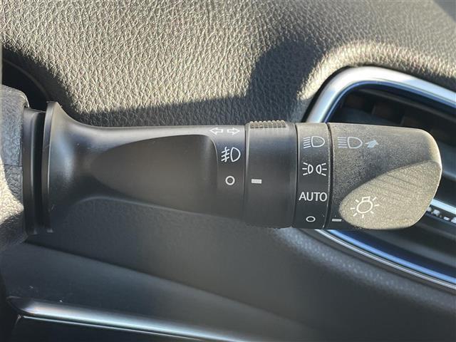 プリウス Sツーリングセレクション 純正ナビ フルセグTV バックカメラ ETC Bluetooth ステアリングスイッチ シートヒーター LEDヘッドライト フォグランプ 純正17インチアルミホイール(13枚目)