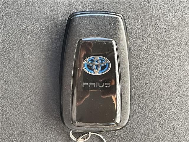 プリウス Sツーリングセレクション 純正ナビ フルセグTV バックカメラ ETC Bluetooth ステアリングスイッチ シートヒーター LEDヘッドライト フォグランプ 純正17インチアルミホイール(21枚目)