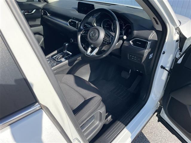 ＣＸ－５ ２０Ｓ　プロアクティブ　ダムドエアロ　ナビ　全方位カメラ　ＥＴＣ　ＬＥＤ　フルセグ　Ｂｌｕｅｔｏｏｔｈ　追従クルコン　衝突軽減ブレーキ　レーンキープアシスト　パワーバックドア　ヘッドアップディスプレイ　純正アルミホイール（24枚目）