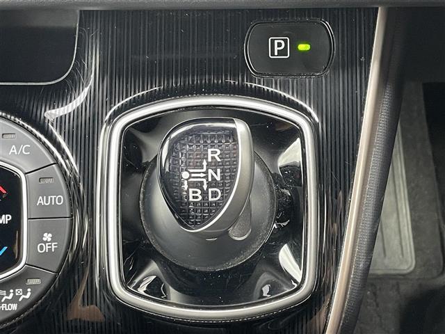 エスクァイア ハイブリッドGi ブラックテーラード 9型ナビ バックカメラ 後席モニター ETC ドラレコ フルセグ Bluetooth クルコン 衝突軽減ブレーキ レーンアシスト 先行車発進告知 両側電動ドア シートヒーター LED フォグランプ(17枚目)