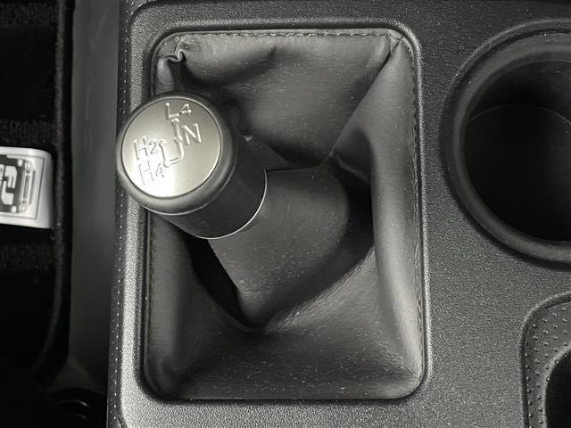 FJクルーザー カラーパッケージ 社外SDナビ フルセグTV バックカメラ ETC 革巻きステアリング 背面スペアタイヤ マッドガード クリアランスソナー クルーズコントロール 横滑り防止装置 RRデフロック リモコンキー スペアキー(17枚目)