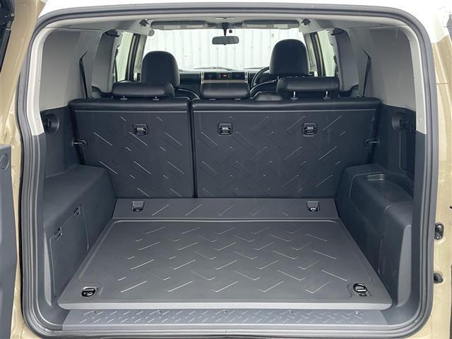 FJクルーザー カラーパッケージ 社外SDナビ フルセグTV バックカメラ ETC 革巻きステアリング 背面スペアタイヤ マッドガード クリアランスソナー クルーズコントロール 横滑り防止装置 RRデフロック リモコンキー スペアキー(28枚目)