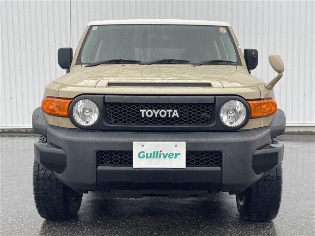 FJクルーザー カラーパッケージ 社外SDナビ フルセグTV バックカメラ ETC 革巻きステアリング 背面スペアタイヤ マッドガード クリアランスソナー クルーズコントロール 横滑り防止装置 RRデフロック リモコンキー スペアキー(32枚目)