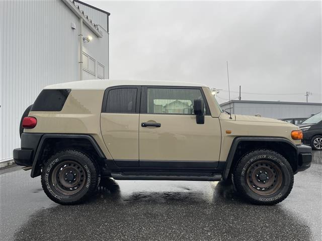 FJクルーザー カラーパッケージ 社外SDナビ フルセグTV バックカメラ ETC 革巻きステアリング 背面スペアタイヤ マッドガード クリアランスソナー クルーズコントロール 横滑り防止装置 RRデフロック リモコンキー スペアキー(37枚目)