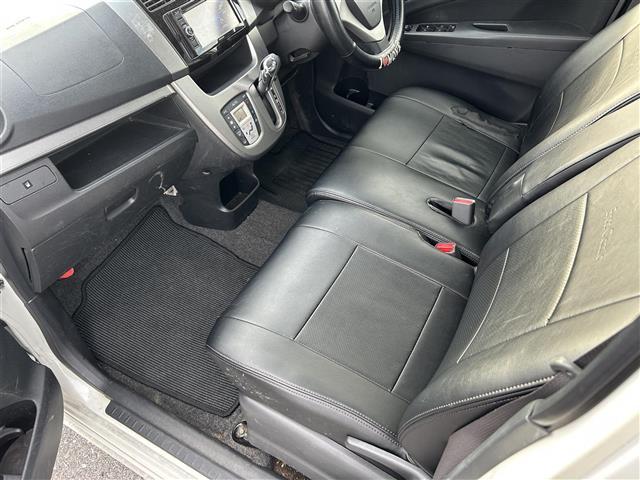 ムーヴ カスタム X SA 社外DVDオーディオプレイヤー バックカメラ 衝突軽減ブレーキ アイドリングストップ オートエアコン プッシュスタート スマートキー 電格ミラー ウインカーミラー ドアバイザー 純正フロアマット(19枚目)