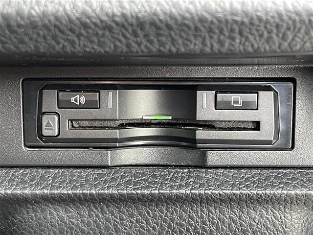 ヴォクシー ハイブリッドZS 9型ナビ フルセグ バックカメラ 両側電動 Bluetooth HDMI ドラレコ シートヒーター ETC クルコン 衝突軽減ブレーキ レーンアシスト 先行車発進告知 オートハイビーム フォグランプ(8枚目)