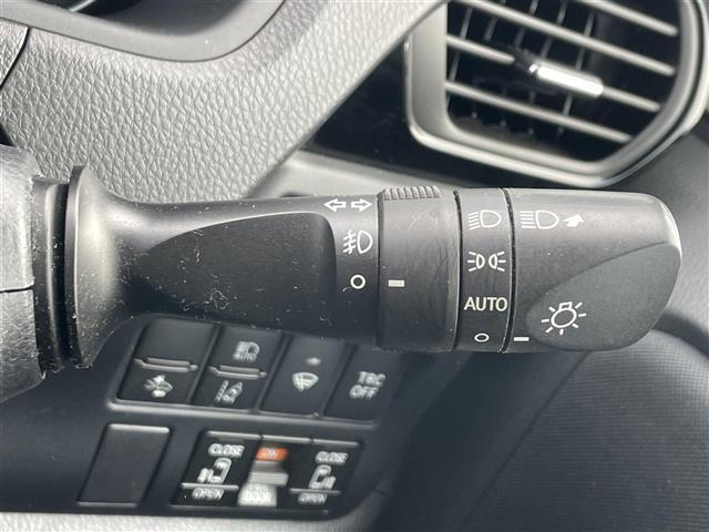 ヴォクシー ハイブリッドZS 9型ナビ フルセグ バックカメラ 両側電動 Bluetooth HDMI ドラレコ シートヒーター ETC クルコン 衝突軽減ブレーキ レーンアシスト 先行車発進告知 オートハイビーム フォグランプ(13枚目)