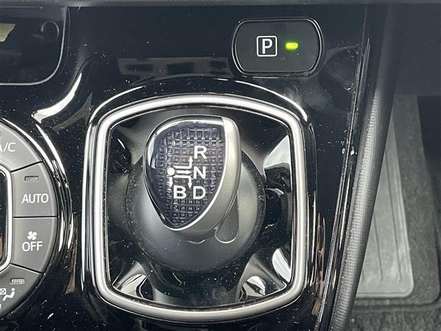 ヴォクシー ハイブリッドZS 9型ナビ フルセグ バックカメラ 両側電動 Bluetooth HDMI ドラレコ シートヒーター ETC クルコン 衝突軽減ブレーキ レーンアシスト 先行車発進告知 オートハイビーム フォグランプ(18枚目)