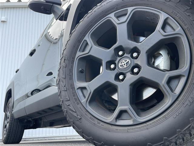 ＲＡＶ４ アドベンチャー　オフロードパッケージＩＩ　１０．５型ディスプレイ　Ｂｌｕｅｔｏｏｔｈ　フルセグ　全方位カメラ　ＥＴＣ　レーダークルコン　パワーシート　シートベンチレーション　レザーシート　ＬＥＤオートライト　スノーモード　トヨタセーフティ（33枚目）