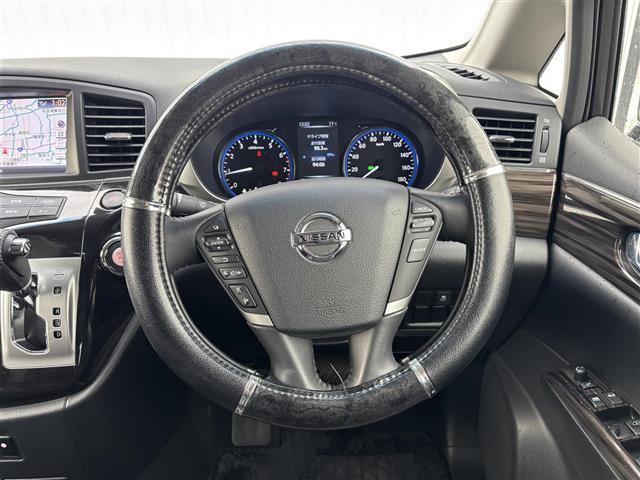 エルグランド 250ハイウェイスターS 純正HDDナビ フルセグTV CD DVD Bluetooth 後席モニター 全方位カメラ クルコン ETC 両側電動ドア ステアリングリモコン オットマン フロアマット スマートキー ドアバイザー(7枚目)