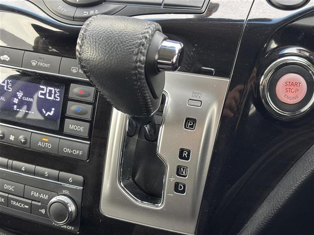 エルグランド 250ハイウェイスターS 純正HDDナビ フルセグTV CD DVD Bluetooth 後席モニター 全方位カメラ クルコン ETC 両側電動ドア ステアリングリモコン オットマン フロアマット スマートキー ドアバイザー(14枚目)