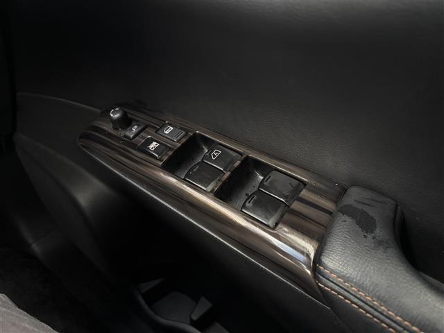 エルグランド 250ハイウェイスターS 純正HDDナビ フルセグTV CD DVD Bluetooth 後席モニター 全方位カメラ クルコン ETC 両側電動ドア ステアリングリモコン オットマン フロアマット スマートキー ドアバイザー(19枚目)