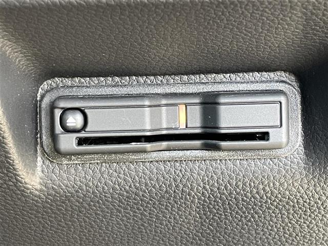 ステップワゴン ｅ：ＨＥＶスパーダ　純正メモリナビ　フルセグＴＶ　ＣＤ　ＤＶＤ　Ｂｌｕｅｔｏｏｔｈ　ＵＳＢ　バックカメラ　衝突軽減　誤発進抑制　車線逸脱　追従クルコン　両側電動ドア　電動バックドア　シートヒーター　フロアマット　ＥＴＣ（8枚目）