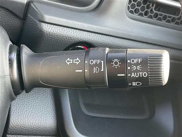 ステップワゴン ｅ：ＨＥＶスパーダ　純正メモリナビ　フルセグＴＶ　ＣＤ　ＤＶＤ　Ｂｌｕｅｔｏｏｔｈ　ＵＳＢ　バックカメラ　衝突軽減　誤発進抑制　車線逸脱　追従クルコン　両側電動ドア　電動バックドア　シートヒーター　フロアマット　ＥＴＣ（14枚目）