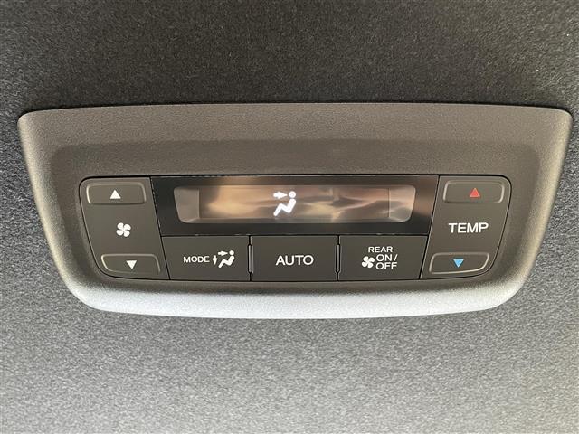 ステップワゴン ｅ：ＨＥＶスパーダ　純正メモリナビ　フルセグＴＶ　ＣＤ　ＤＶＤ　Ｂｌｕｅｔｏｏｔｈ　ＵＳＢ　バックカメラ　衝突軽減　誤発進抑制　車線逸脱　追従クルコン　両側電動ドア　電動バックドア　シートヒーター　フロアマット　ＥＴＣ（17枚目）