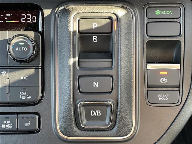 ステップワゴン ｅ：ＨＥＶスパーダ　純正メモリナビ　フルセグＴＶ　ＣＤ　ＤＶＤ　Ｂｌｕｅｔｏｏｔｈ　ＵＳＢ　バックカメラ　衝突軽減　誤発進抑制　車線逸脱　追従クルコン　両側電動ドア　電動バックドア　シートヒーター　フロアマット　ＥＴＣ（18枚目）