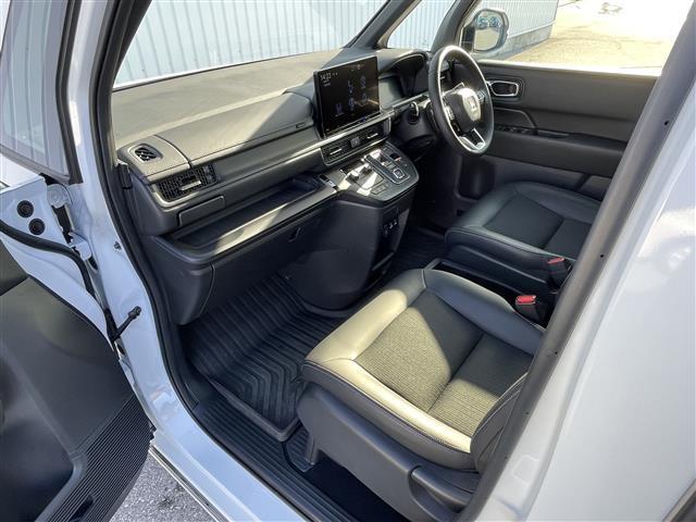 ステップワゴン ｅ：ＨＥＶスパーダ　純正メモリナビ　フルセグＴＶ　ＣＤ　ＤＶＤ　Ｂｌｕｅｔｏｏｔｈ　ＵＳＢ　バックカメラ　衝突軽減　誤発進抑制　車線逸脱　追従クルコン　両側電動ドア　電動バックドア　シートヒーター　フロアマット　ＥＴＣ（26枚目）