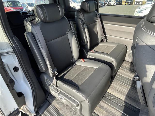 ステップワゴン ｅ：ＨＥＶスパーダ　純正メモリナビ　フルセグＴＶ　ＣＤ　ＤＶＤ　Ｂｌｕｅｔｏｏｔｈ　ＵＳＢ　バックカメラ　衝突軽減　誤発進抑制　車線逸脱　追従クルコン　両側電動ドア　電動バックドア　シートヒーター　フロアマット　ＥＴＣ（29枚目）