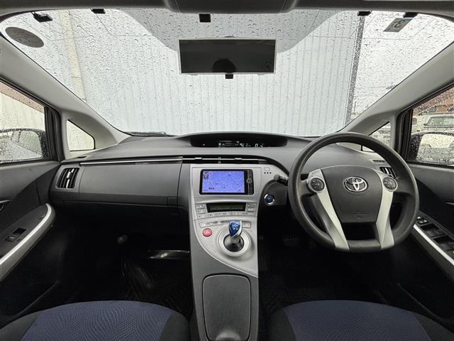 プリウス S ワンオーナー 純正ナビ Bluetooth フルセグ バックカメラ ステアリングリモコン ETC トノカバー 電動格納ミラー HIDオートライト フォグライト スマートキー(3枚目)