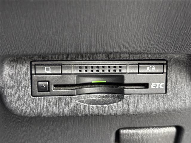 プリウス S ワンオーナー 純正ナビ Bluetooth フルセグ バックカメラ ステアリングリモコン ETC トノカバー 電動格納ミラー HIDオートライト フォグライト スマートキー(7枚目)