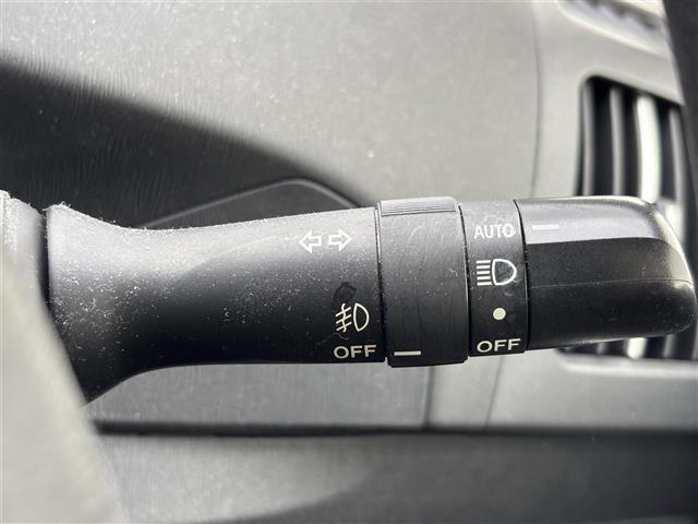 プリウス S ワンオーナー 純正ナビ Bluetooth フルセグ バックカメラ ステアリングリモコン ETC トノカバー 電動格納ミラー HIDオートライト フォグライト スマートキー(13枚目)