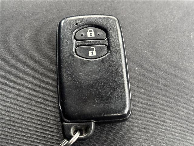 プリウス S ワンオーナー 純正ナビ Bluetooth フルセグ バックカメラ ステアリングリモコン ETC トノカバー 電動格納ミラー HIDオートライト フォグライト スマートキー(17枚目)