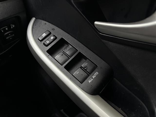 プリウス S ワンオーナー 純正ナビ Bluetooth フルセグ バックカメラ ステアリングリモコン ETC トノカバー 電動格納ミラー HIDオートライト フォグライト スマートキー(18枚目)