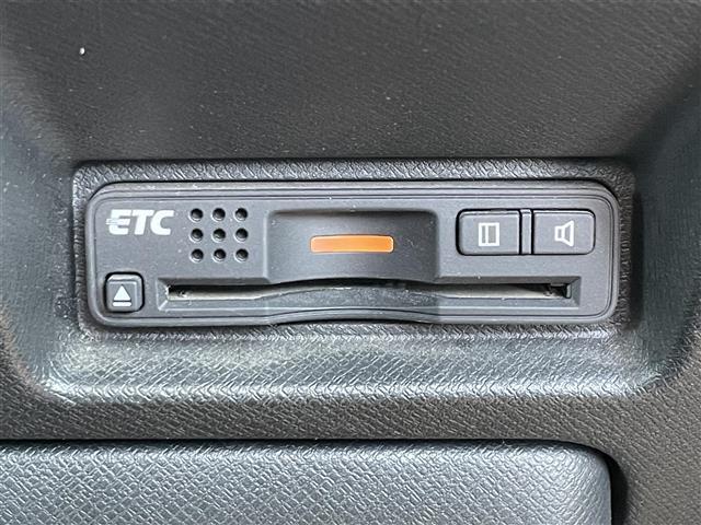 ステップワゴンスパーダ Ｚ　クールスピリット　アルパイン後席モニター　クルコン　両側電動ドア　アイドリングストップ　横滑り防止装置　ＥＴＣ　スマートキー　純正フロアマット　スマートキー　純正ＡＷ付スタッドレスタイヤ積載（6枚目）