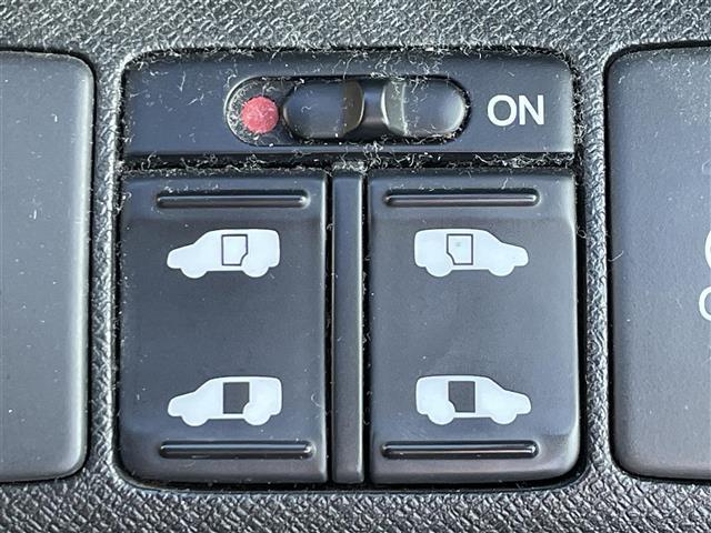 ステップワゴンスパーダ Ｚ　クールスピリット　アルパイン後席モニター　クルコン　両側電動ドア　アイドリングストップ　横滑り防止装置　ＥＴＣ　スマートキー　純正フロアマット　スマートキー　純正ＡＷ付スタッドレスタイヤ積載（16枚目）