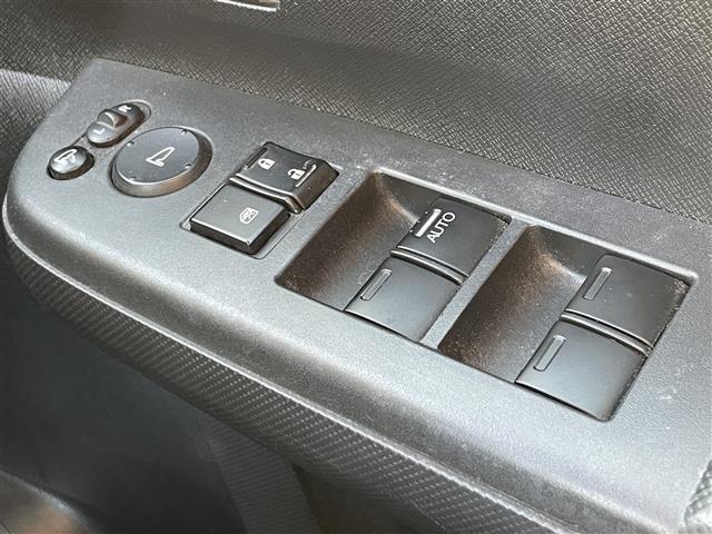 ステップワゴンスパーダ Ｚ　クールスピリット　アルパイン後席モニター　クルコン　両側電動ドア　アイドリングストップ　横滑り防止装置　ＥＴＣ　スマートキー　純正フロアマット　スマートキー　純正ＡＷ付スタッドレスタイヤ積載（22枚目）