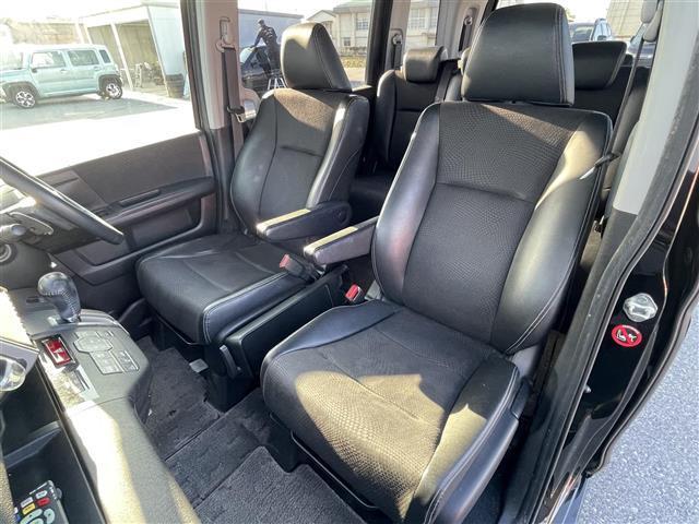 ステップワゴンスパーダ Ｚ　クールスピリット　アルパイン後席モニター　クルコン　両側電動ドア　アイドリングストップ　横滑り防止装置　ＥＴＣ　スマートキー　純正フロアマット　スマートキー　純正ＡＷ付スタッドレスタイヤ積載（26枚目）