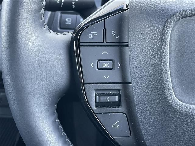 プリウス Ｚ　純正メモリナビ　フルセグＴＶ　ＭｉｒａＣａｓｔ　ＵＳＢ　Ｂｌｕｅｔｏｏｔｈ　置くだけ充電　衝突軽減　車線逸脱　追従クルコン　ＢＳＭ　電動シート　シートヒーター　電動バックドア　電格ミラー　ＥＴＣ（12枚目）