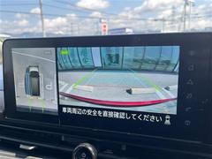 【アラウンドビューモニター】上から見下ろしたように駐車が可能です。安心して縦列駐車も可能です。 5