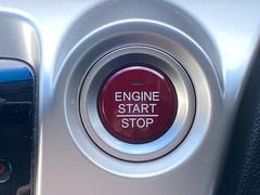 【プッシュスタート】鍵を挿さずにポケットに入れたまま鍵の開閉、エンジンの始動まで行えます。 7