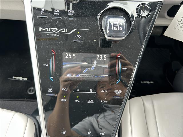 MIRAI ベースグレード トヨタセーフティセンス 純正ナビ バックカメラ クルーズコントロール LEDオートライト シートヒーター 純正17インチAW アイドリングストップ メモリーシート ハンドルヒーター ETC2.0(10枚目)