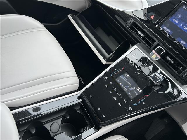 MIRAI ベースグレード トヨタセーフティセンス 純正ナビ バックカメラ クルーズコントロール LEDオートライト シートヒーター 純正17インチAW アイドリングストップ メモリーシート ハンドルヒーター ETC2.0(11枚目)
