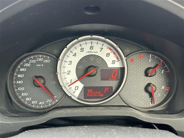 ８６ ＧＴ　純正ナビ　ＣＤ　ＤＶＤ　ＢＴ　フルセグ　バックカメラ　ＨＩＤオートライト　純正１７インチアルミホイール　ＳＰＯＲＴモードボタン　ＳＮＯＷモードボタン　ＶＳＣＳＰＯＲＴボタン　トランクオープナー（4枚目）