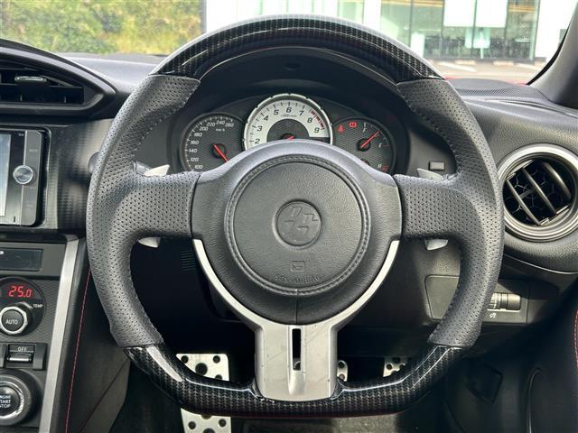 ８６ ＧＴ　純正ナビ　ＣＤ　ＤＶＤ　ＢＴ　フルセグ　バックカメラ　ＨＩＤオートライト　純正１７インチアルミホイール　ＳＰＯＲＴモードボタン　ＳＮＯＷモードボタン　ＶＳＣＳＰＯＲＴボタン　トランクオープナー（5枚目）