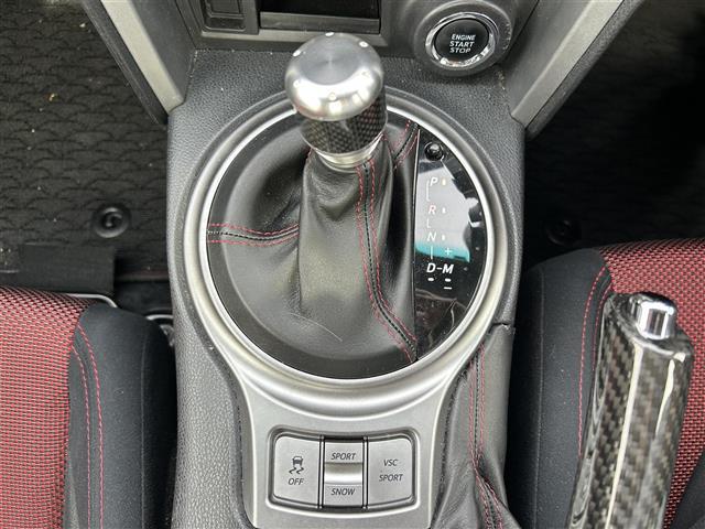 ８６ ＧＴ　純正ナビ　ＣＤ　ＤＶＤ　ＢＴ　フルセグ　バックカメラ　ＨＩＤオートライト　純正１７インチアルミホイール　ＳＰＯＲＴモードボタン　ＳＮＯＷモードボタン　ＶＳＣＳＰＯＲＴボタン　トランクオープナー（8枚目）