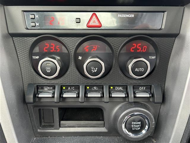 ８６ ＧＴ　純正ナビ　ＣＤ　ＤＶＤ　ＢＴ　フルセグ　バックカメラ　ＨＩＤオートライト　純正１７インチアルミホイール　ＳＰＯＲＴモードボタン　ＳＮＯＷモードボタン　ＶＳＣＳＰＯＲＴボタン　トランクオープナー（9枚目）