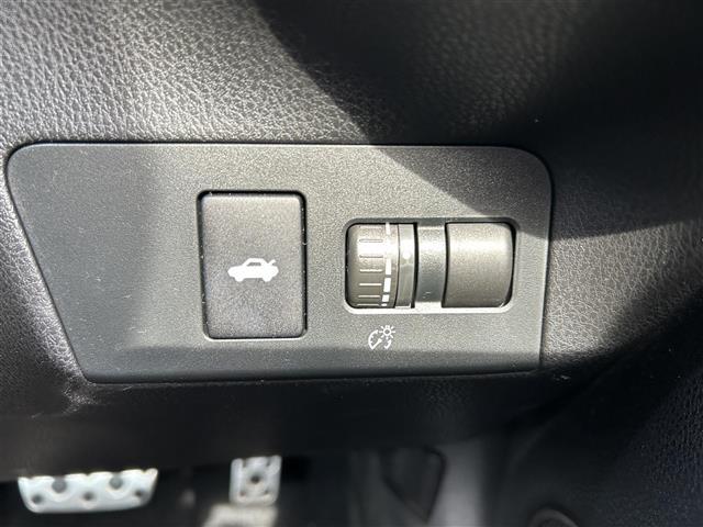 ８６ ＧＴ　純正ナビ　ＣＤ　ＤＶＤ　ＢＴ　フルセグ　バックカメラ　ＨＩＤオートライト　純正１７インチアルミホイール　ＳＰＯＲＴモードボタン　ＳＮＯＷモードボタン　ＶＳＣＳＰＯＲＴボタン　トランクオープナー（10枚目）