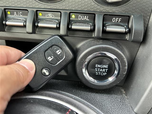 ８６ ＧＴ　純正ナビ　ＣＤ　ＤＶＤ　ＢＴ　フルセグ　バックカメラ　ＨＩＤオートライト　純正１７インチアルミホイール　ＳＰＯＲＴモードボタン　ＳＮＯＷモードボタン　ＶＳＣＳＰＯＲＴボタン　トランクオープナー（11枚目）