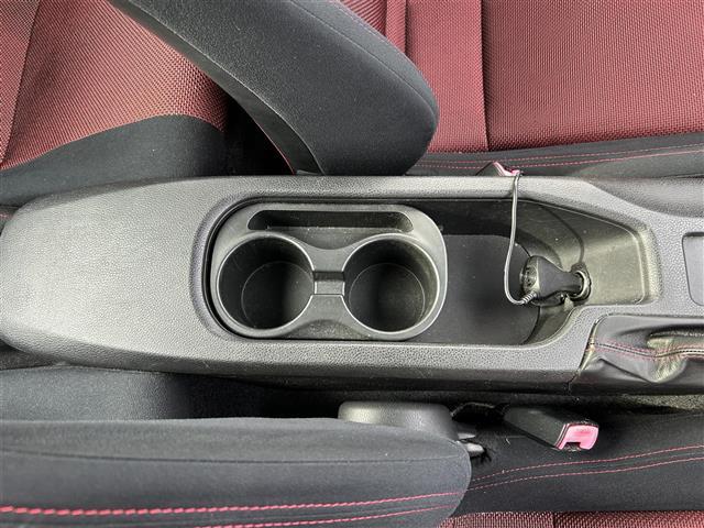 ８６ ＧＴ　純正ナビ　ＣＤ　ＤＶＤ　ＢＴ　フルセグ　バックカメラ　ＨＩＤオートライト　純正１７インチアルミホイール　ＳＰＯＲＴモードボタン　ＳＮＯＷモードボタン　ＶＳＣＳＰＯＲＴボタン　トランクオープナー（12枚目）