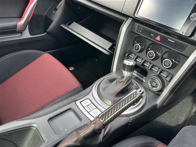 ８６ ＧＴ　純正ナビ　ＣＤ　ＤＶＤ　ＢＴ　フルセグ　バックカメラ　ＨＩＤオートライト　純正１７インチアルミホイール　ＳＰＯＲＴモードボタン　ＳＮＯＷモードボタン　ＶＳＣＳＰＯＲＴボタン　トランクオープナー（16枚目）