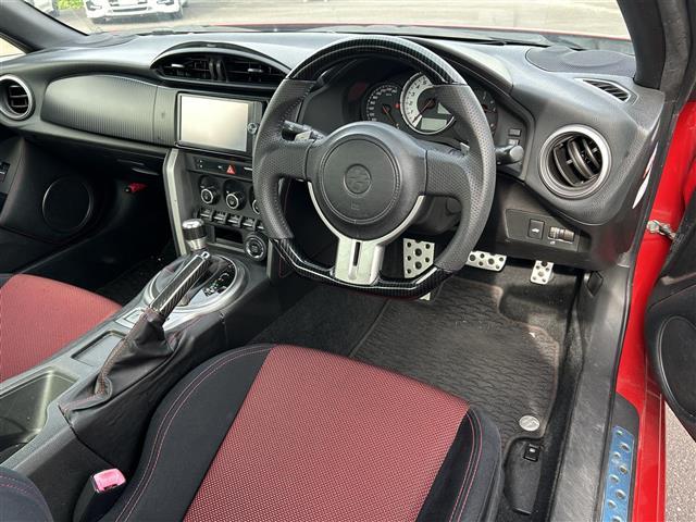 ８６ ＧＴ　純正ナビ　ＣＤ　ＤＶＤ　ＢＴ　フルセグ　バックカメラ　ＨＩＤオートライト　純正１７インチアルミホイール　ＳＰＯＲＴモードボタン　ＳＮＯＷモードボタン　ＶＳＣＳＰＯＲＴボタン　トランクオープナー（18枚目）