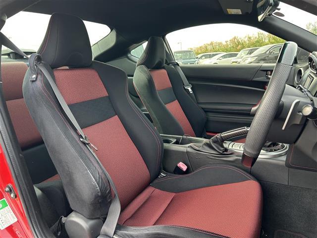 ８６ ＧＴ　純正ナビ　ＣＤ　ＤＶＤ　ＢＴ　フルセグ　バックカメラ　ＨＩＤオートライト　純正１７インチアルミホイール　ＳＰＯＲＴモードボタン　ＳＮＯＷモードボタン　ＶＳＣＳＰＯＲＴボタン　トランクオープナー（20枚目）