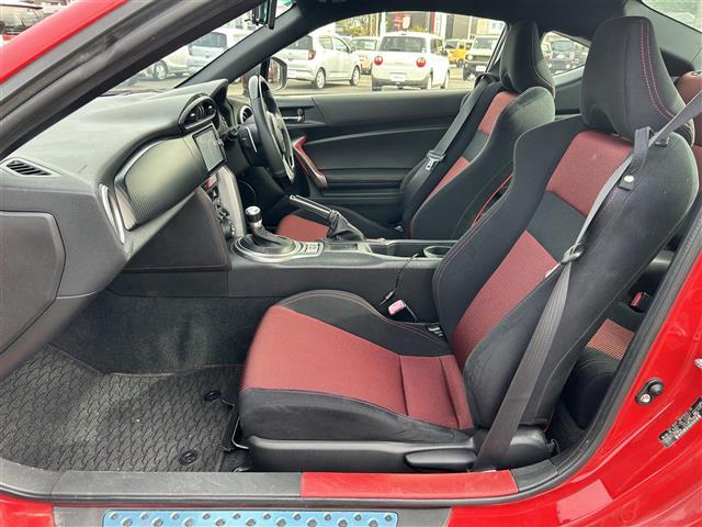 ８６ ＧＴ　純正ナビ　ＣＤ　ＤＶＤ　ＢＴ　フルセグ　バックカメラ　ＨＩＤオートライト　純正１７インチアルミホイール　ＳＰＯＲＴモードボタン　ＳＮＯＷモードボタン　ＶＳＣＳＰＯＲＴボタン　トランクオープナー（22枚目）