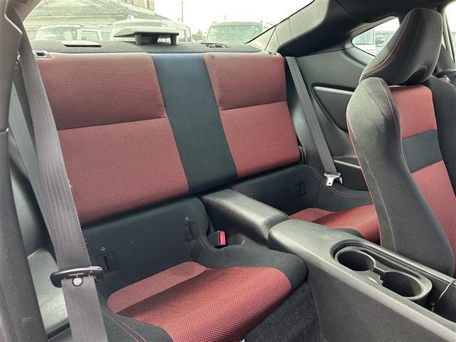 ８６ ＧＴ　純正ナビ　ＣＤ　ＤＶＤ　ＢＴ　フルセグ　バックカメラ　ＨＩＤオートライト　純正１７インチアルミホイール　ＳＰＯＲＴモードボタン　ＳＮＯＷモードボタン　ＶＳＣＳＰＯＲＴボタン　トランクオープナー（23枚目）